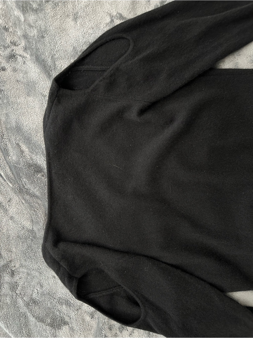 NOTSHY 100% Cashmere Black Cold Shoulder V-Neck Sweater Women’s M - Picture 14 of 14